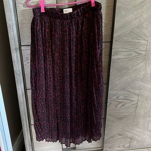 Suzy shier size m animal print skirt burgundy and black
